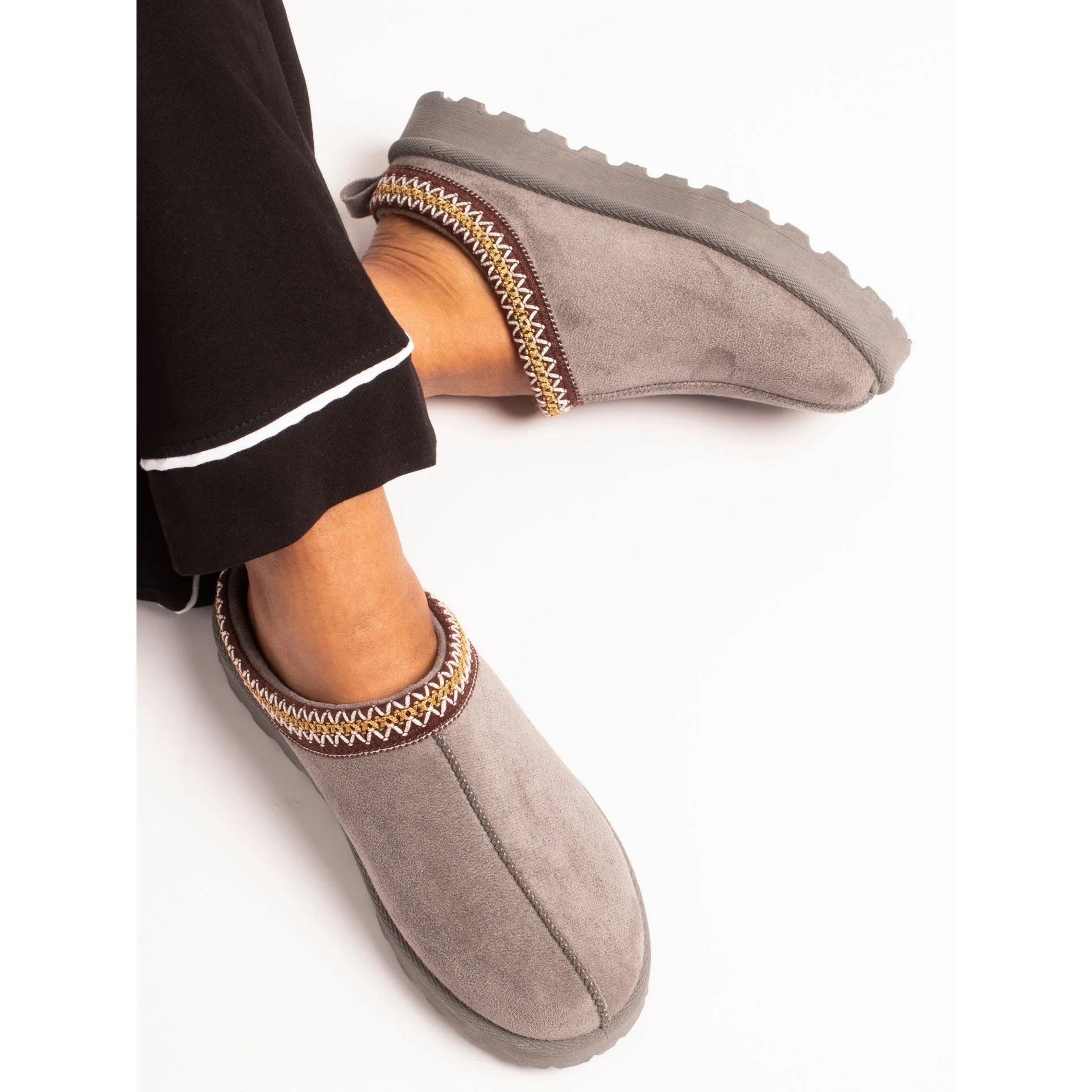 Lunar Nepal Grey Slipper