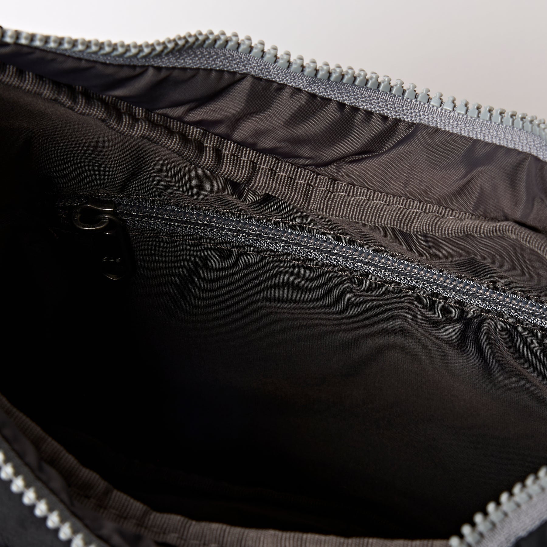 ROKA Belsize Black Small Taslon