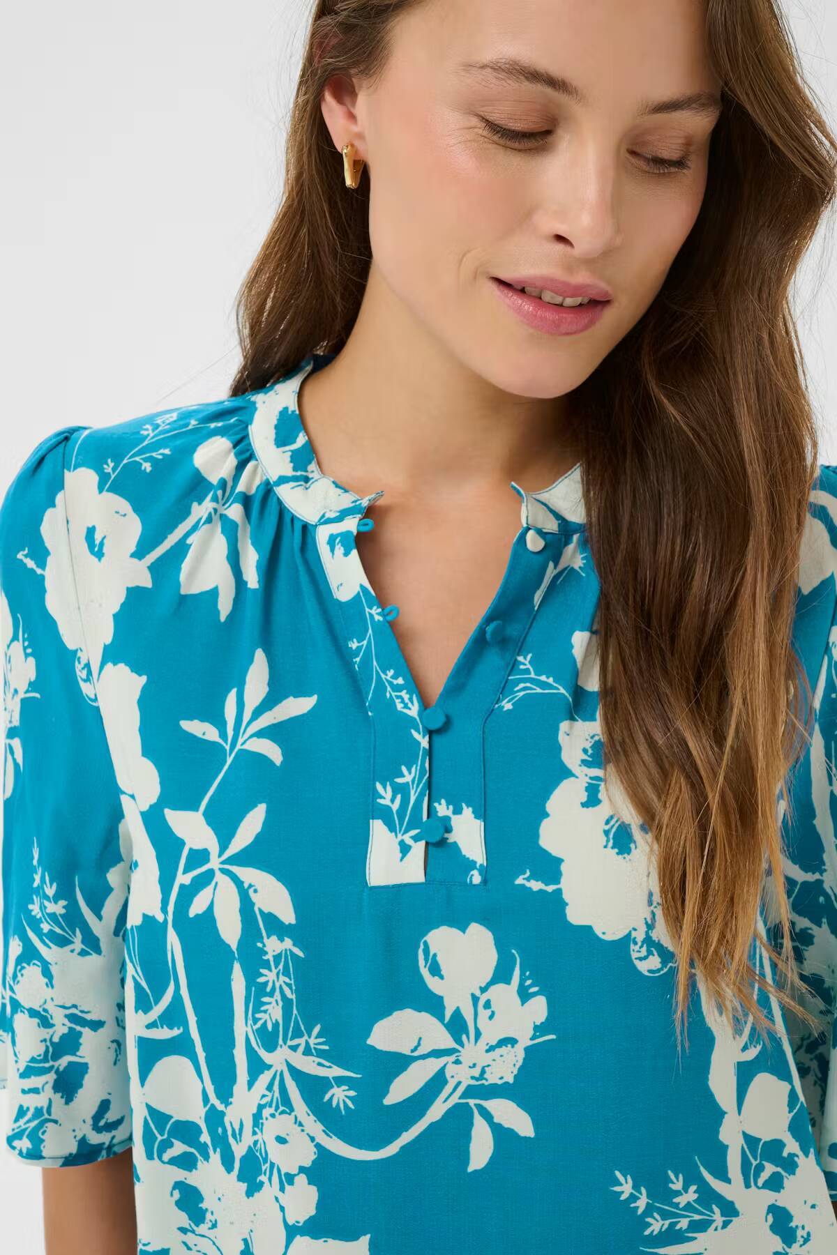 Saint Tropez Rasheda Blouse Vallarta Blue Flower Bouquet