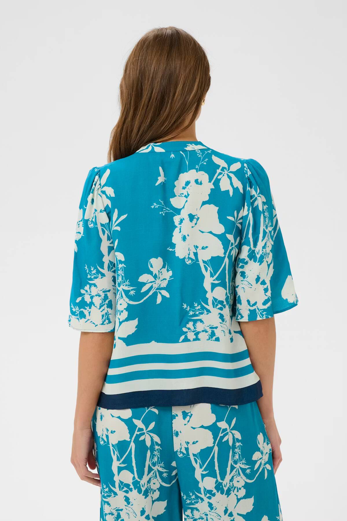 Saint Tropez Rasheda Blouse Vallarta Blue Flower Bouquet