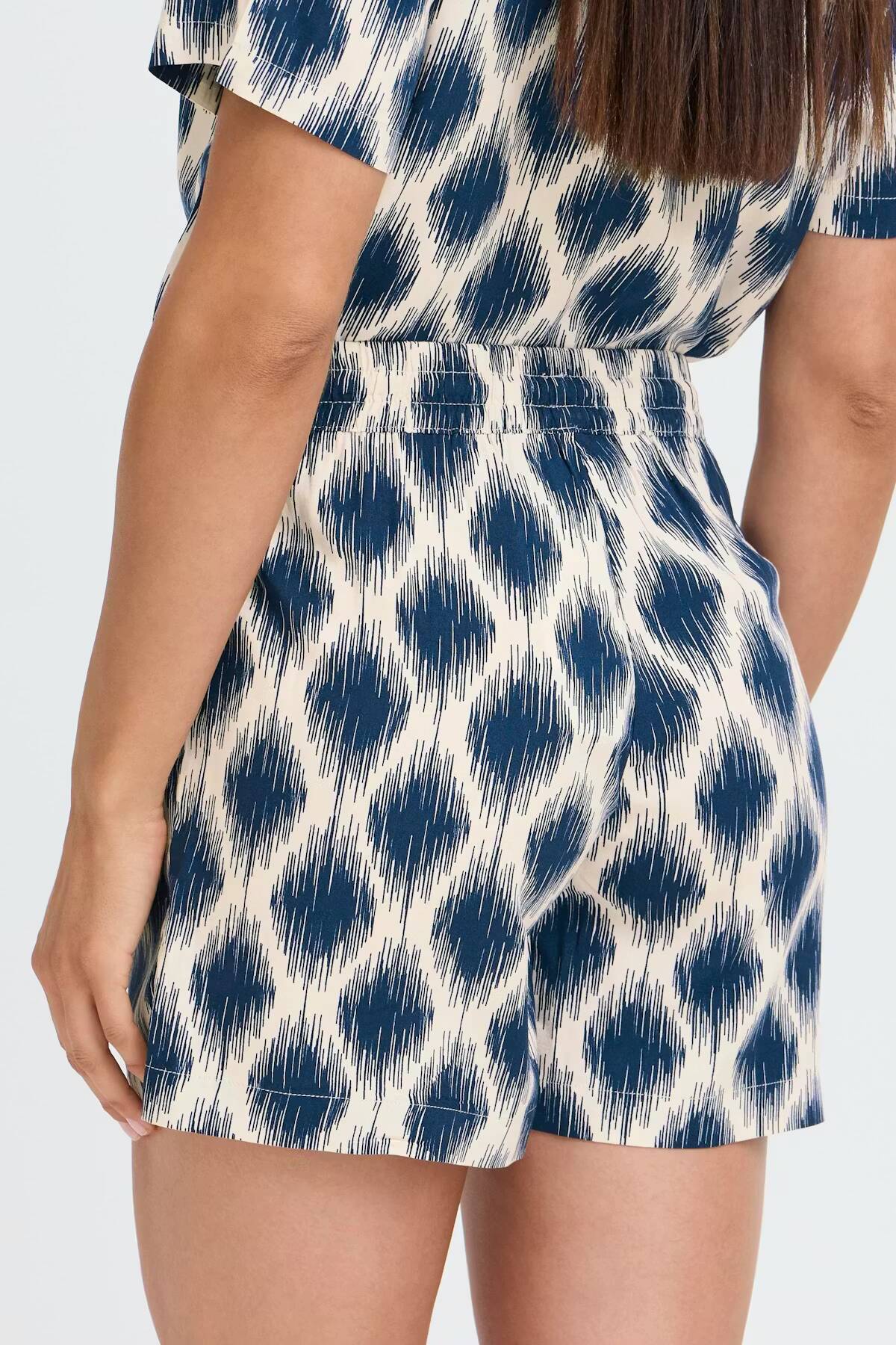 b.young Joella Shorts Ogee Ikat Med Blue