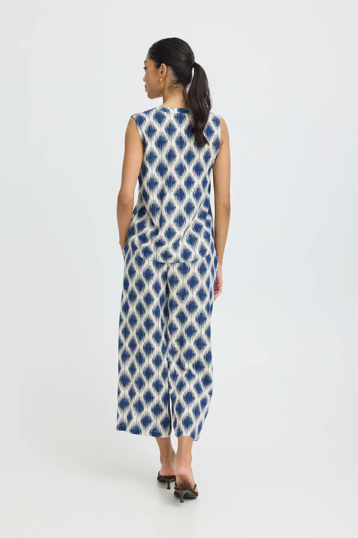 b.young Joella Sleeveless Blouse Ogee Ikat Med Blue