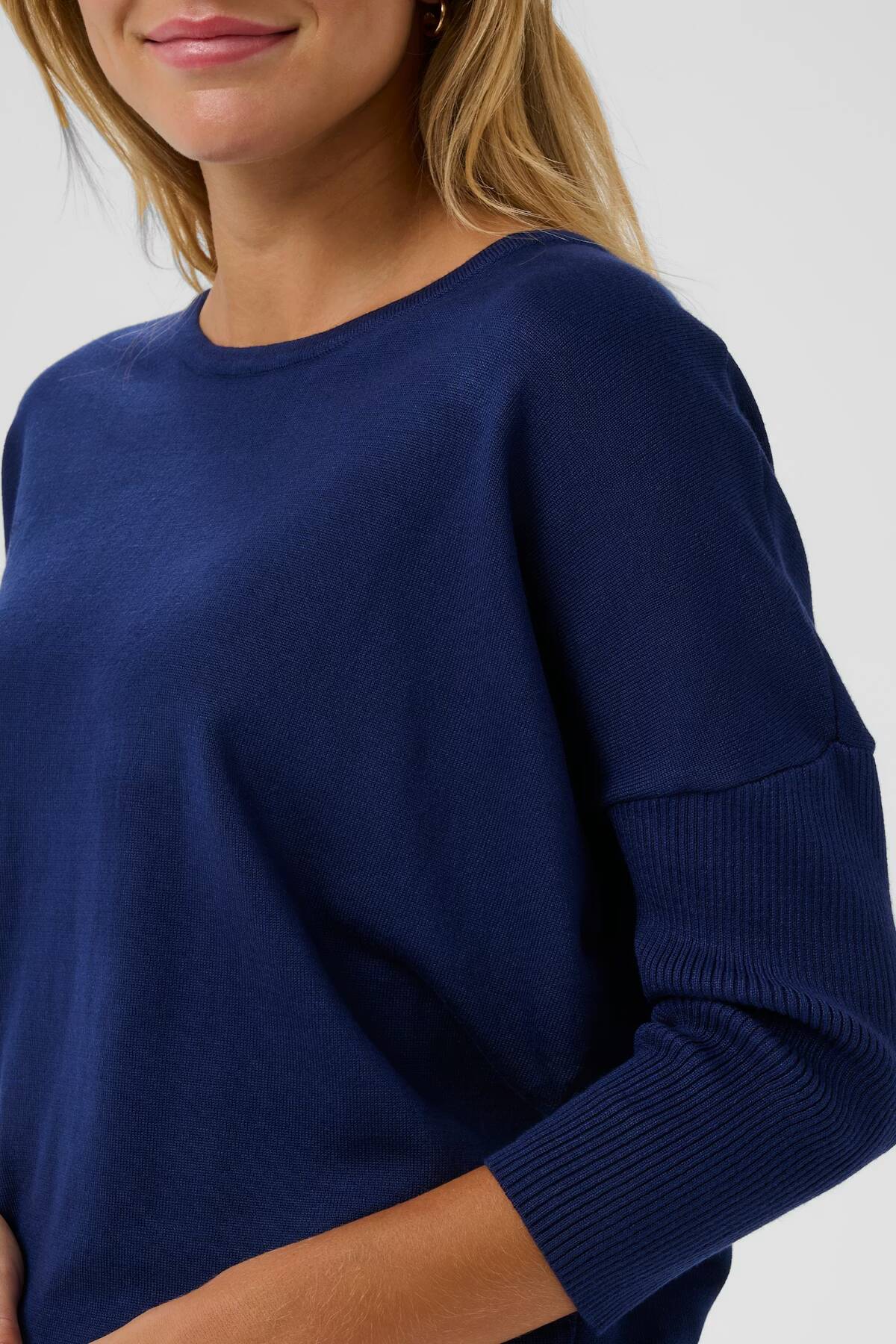 Saint Tropez Mila R-Neck Pullover Navy Peony