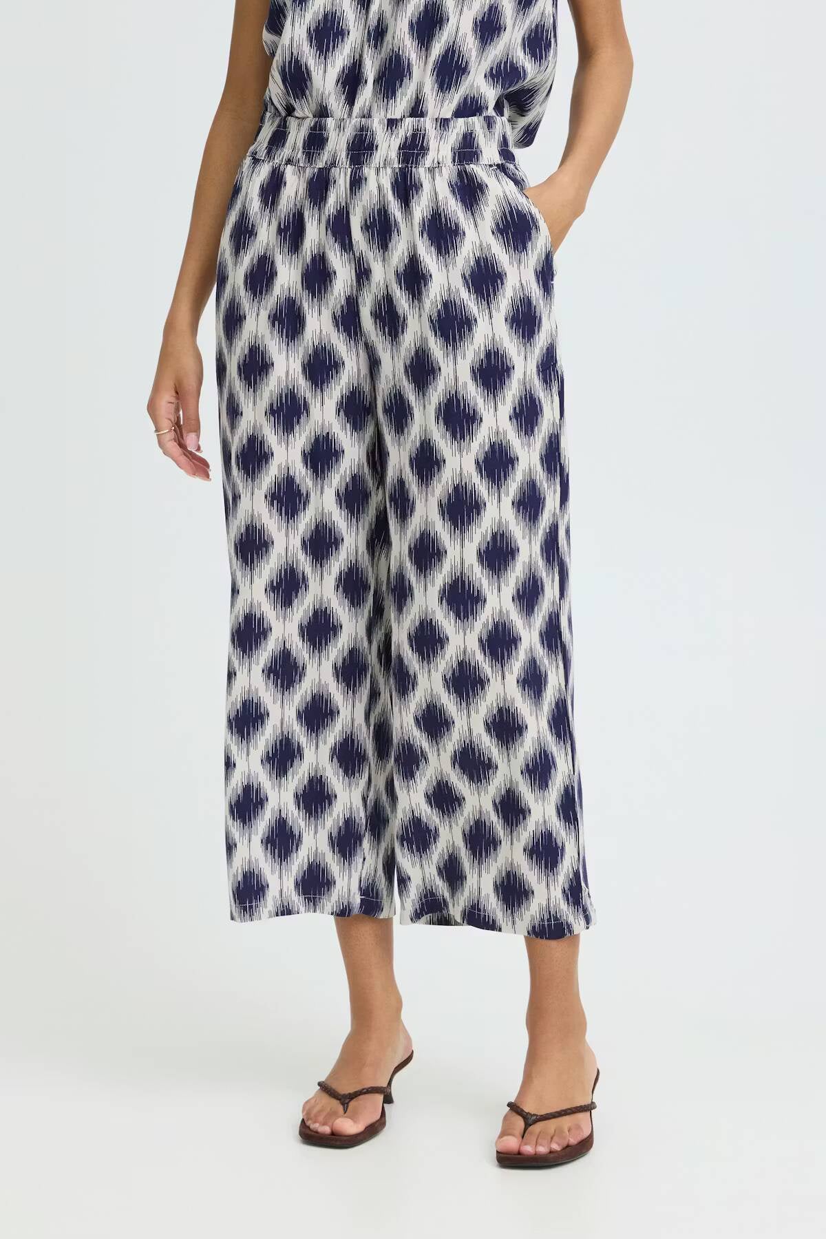 b.young Joella Crop Trousers Ogee Ikat Med Blue