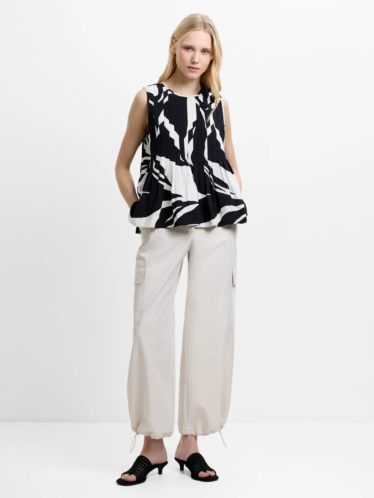 French Connection Jessie Lindy Sleeveless Top Black-Cream