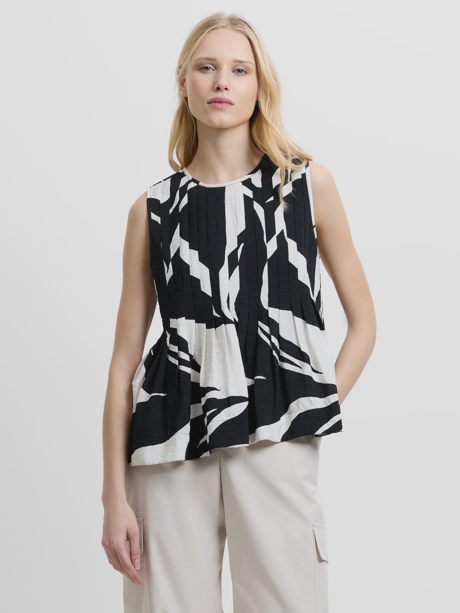French Connection Jessie Lindy Sleeveless Top Black-Cream