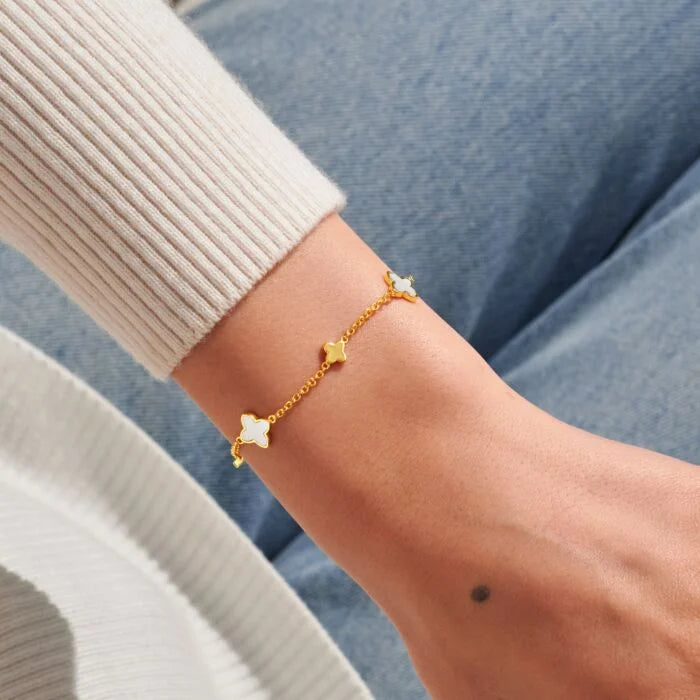Joma Loved By You Mother Of Pearl Clover Bracelet