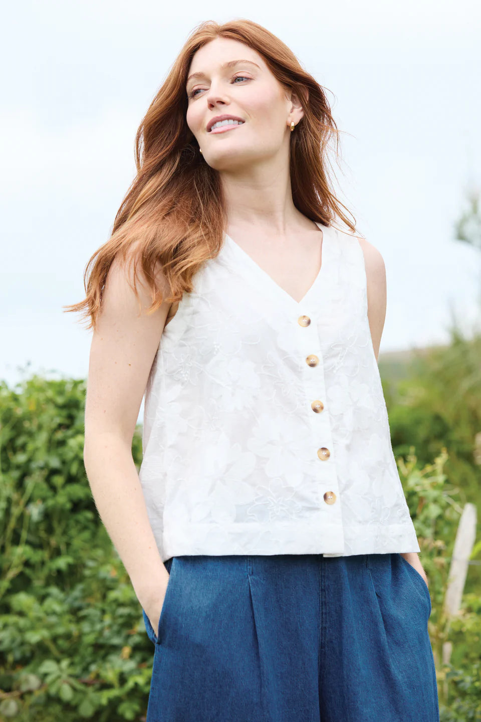 Lily & Me Allium Two Way Vest Big Bloom Jacquard White