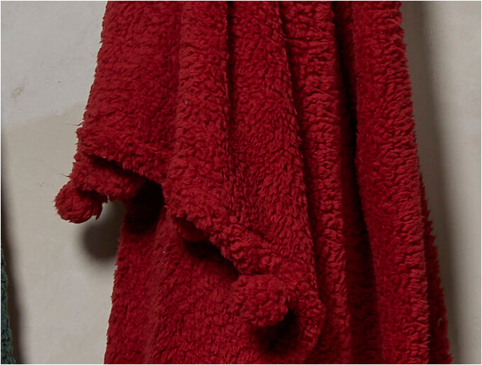 Walton & Co - Cosy Pom Pom Throw - Red