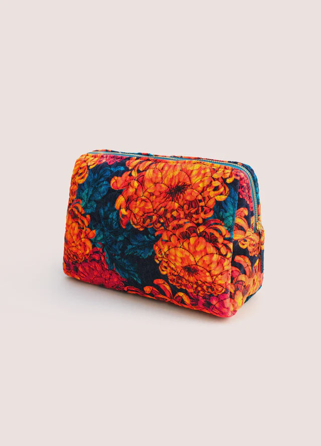 Powder Chrysanthemum Quilted Velvet Washbag
