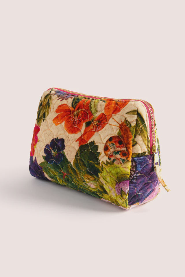 Powder Quilted Washbag - Cream Posy