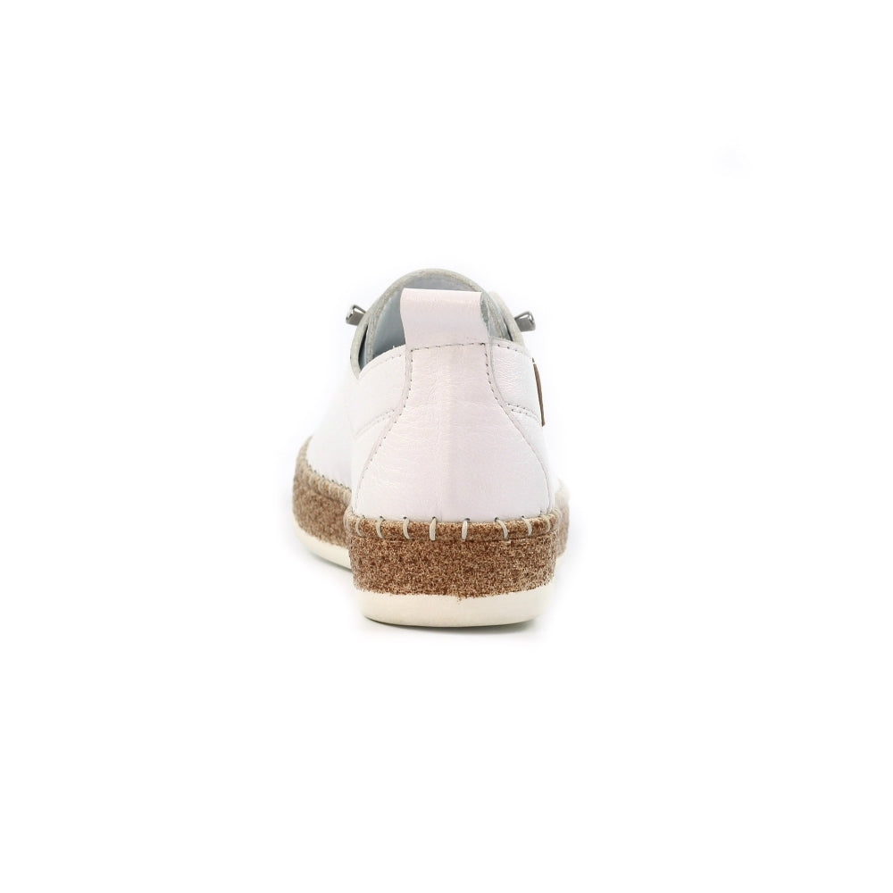 Lunar Evie White Lea. Plimsoll