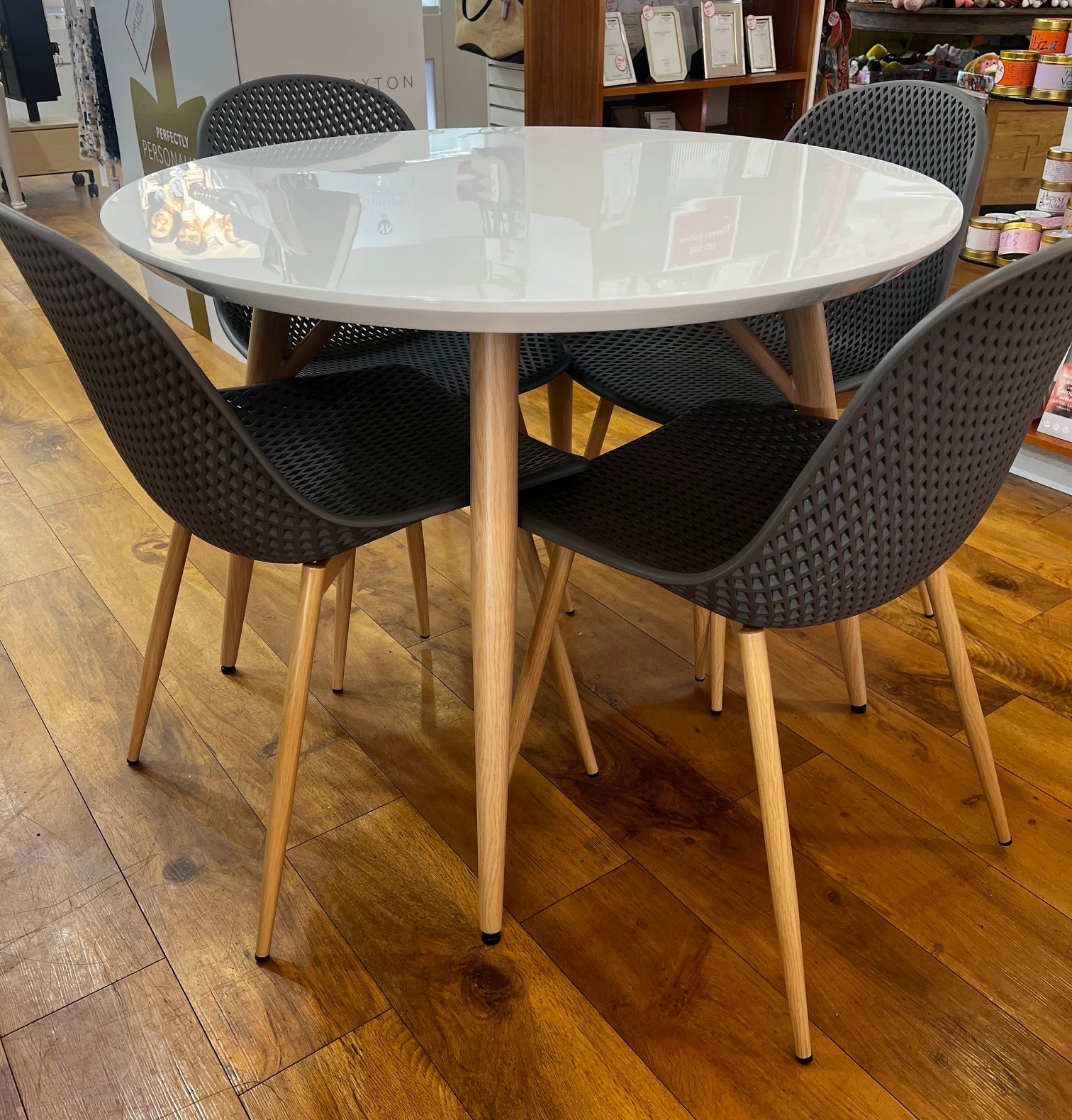 Sweden Sale Oak & White Round Dining Table with 4 Dark Grey Lattice Chairs