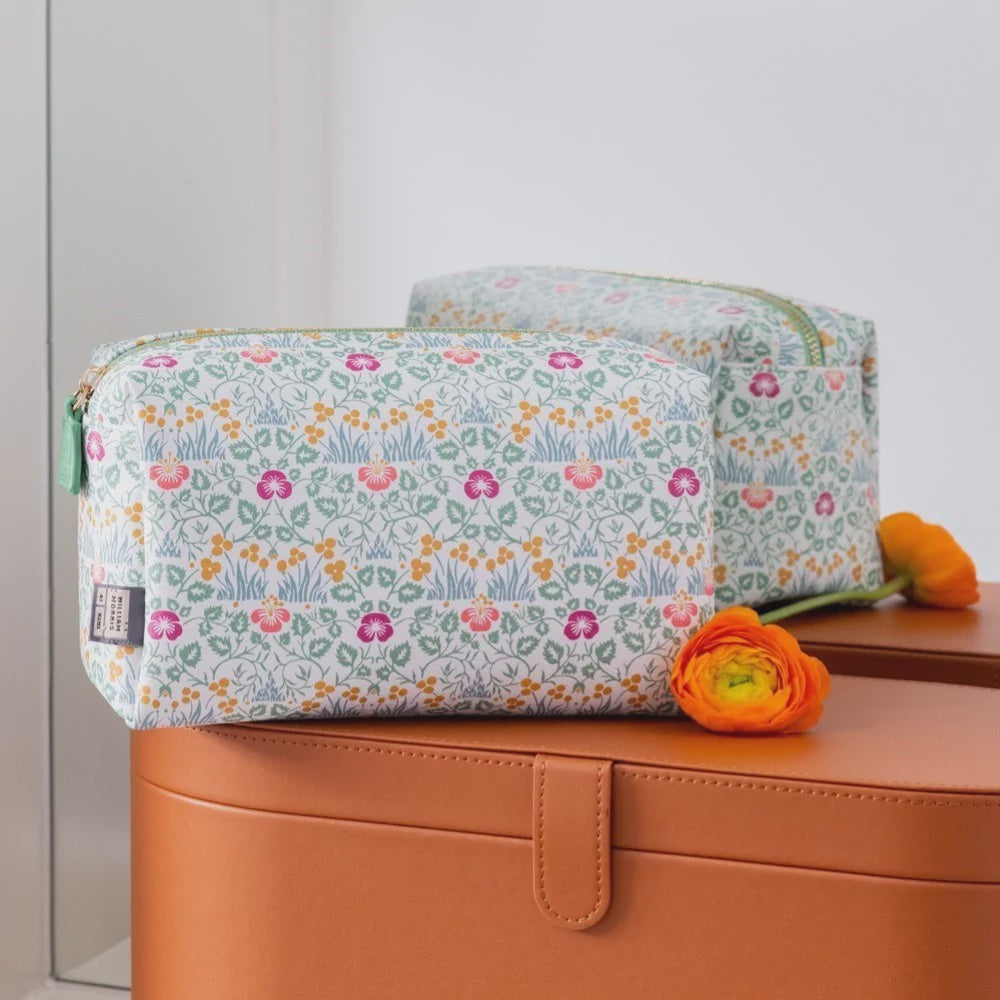 Golden Lily Eyebright Medium Wash Bag